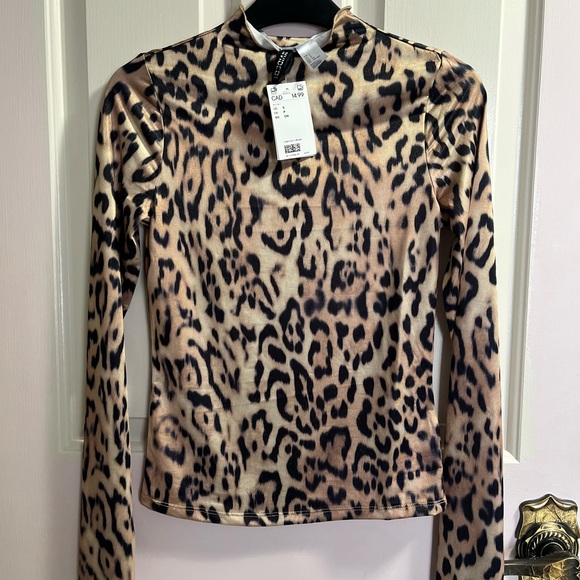 H&M Tops - H&M Animal Print Long Sleeve Top